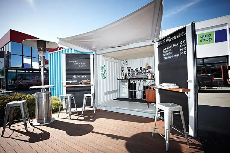 Royal Wolf Cafe