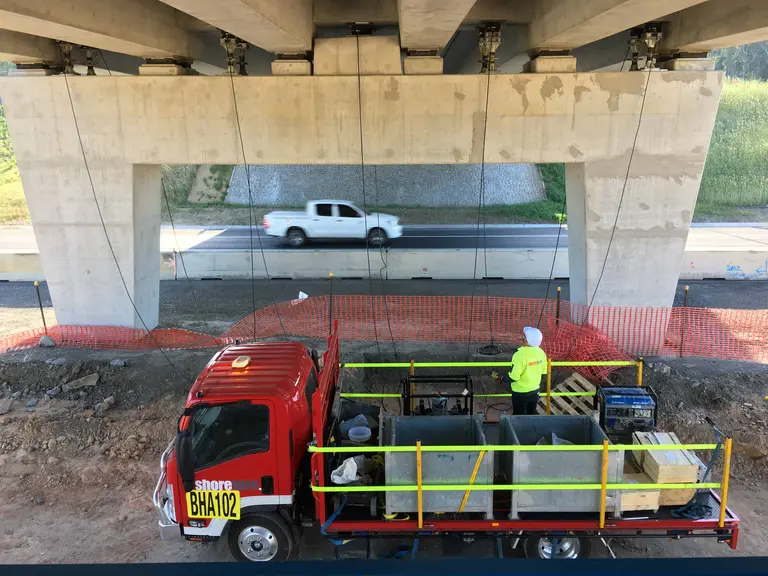 Synchronised Hydraulic Jacks