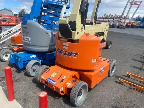 2014 JLG E400AJPN Articulating Boom Lift