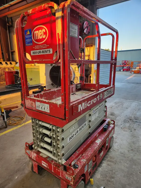 2018 MEC MICRO 19 Scissor Lift