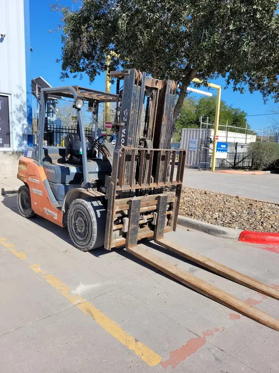 2018 Toyota 8FD35U Warehouse Forklift