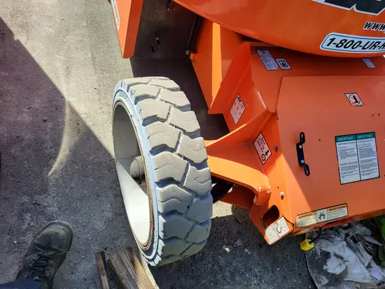 2015 JLG E450AJ Articulating Boom Lift
