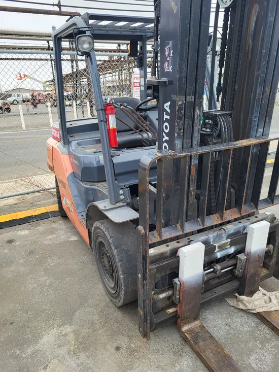 2016 Toyota 8FD35U Warehouse Forklift