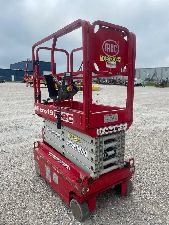 2018 MEC MICRO 19 Scissor Lift