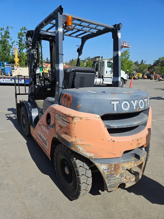 2016 Toyota 8FD35U Warehouse Forklift
