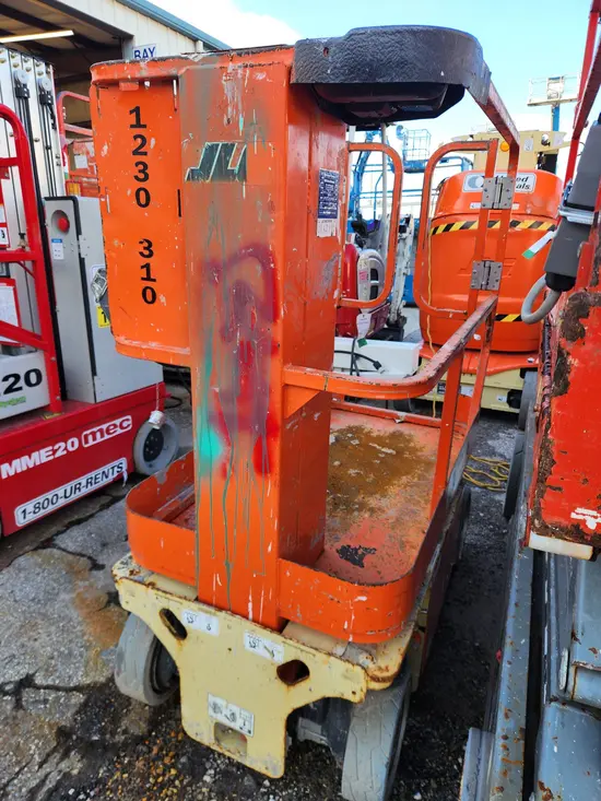 2019 JLG 1230ES Self-Propelled One-Person Lift