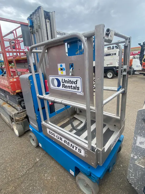 2018 Genie GR-20 Self-Propelled One-Person Lift