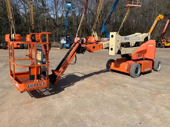 2016 JLG E400AJPN Articulating Boom Lift