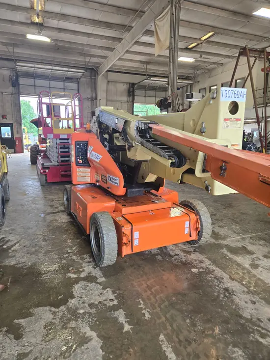 2013 JLG E400AJPN Articulating Boom Lift