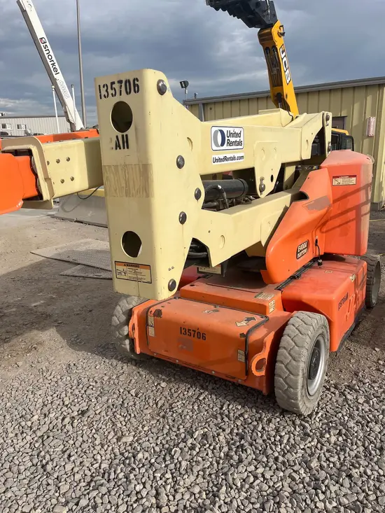 2014 JLG E400AJPN Articulating Boom Lift
