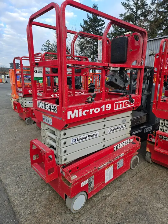 2017 MEC MICRO 19 Scissor Lift