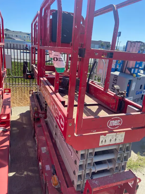 2018 MEC MICRO 19 Scissor Lift