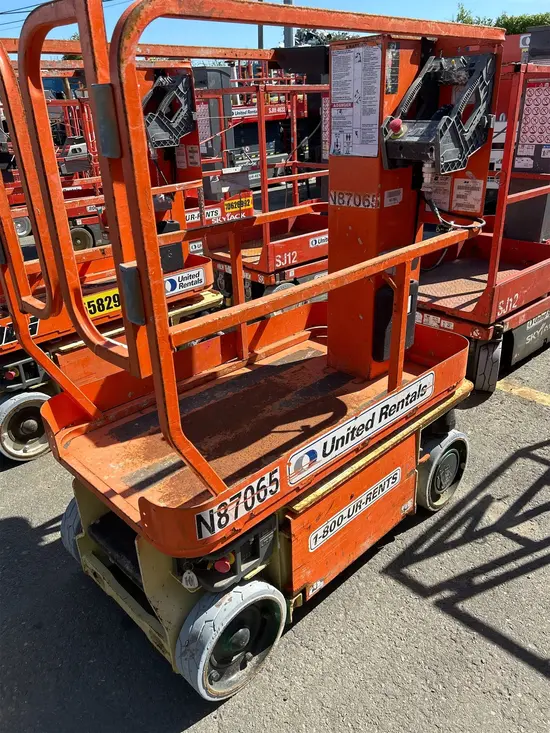 2014 JLG 1230ES Self-Propelled One-Person Lift