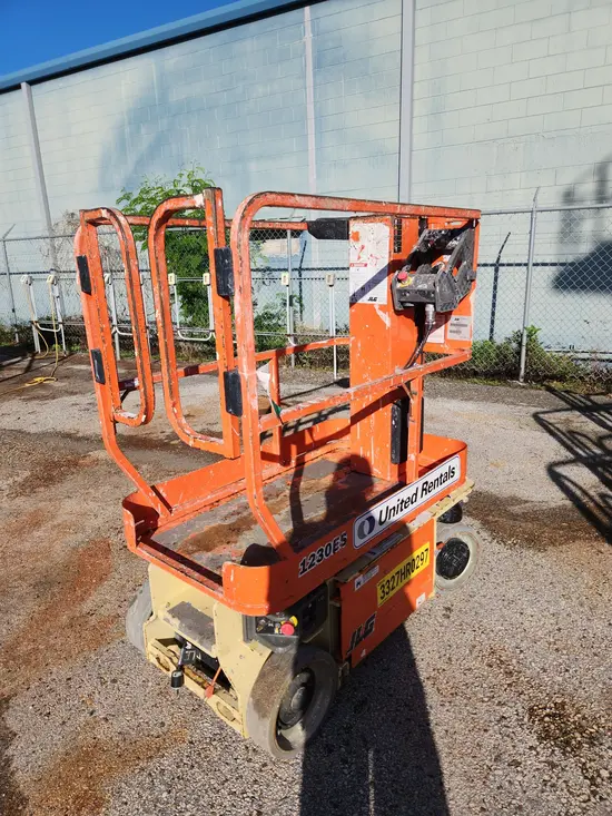 2019 JLG 1230ES Self-Propelled One-Person Lift