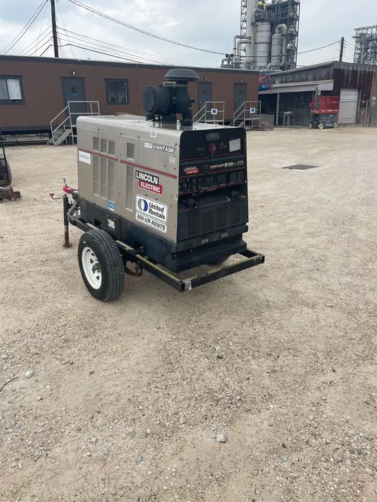 2019 Lincoln Electric VANTAGE 549 Welder