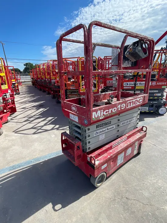 2019 MEC MICRO 19 Scissor Lift