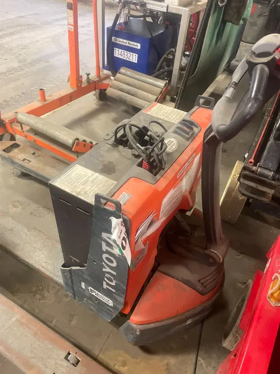 2022 Toyota 8HBW23 Jack