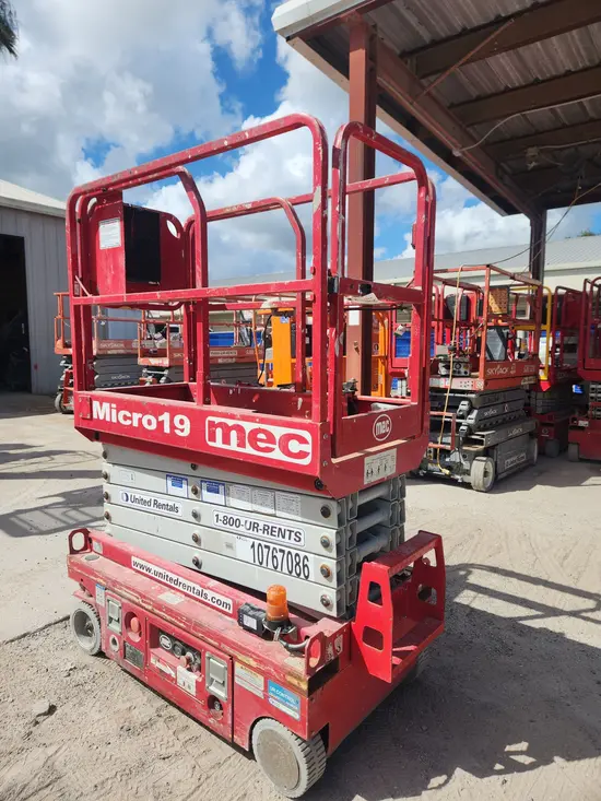 2018 MEC MICRO 19 Scissor Lift