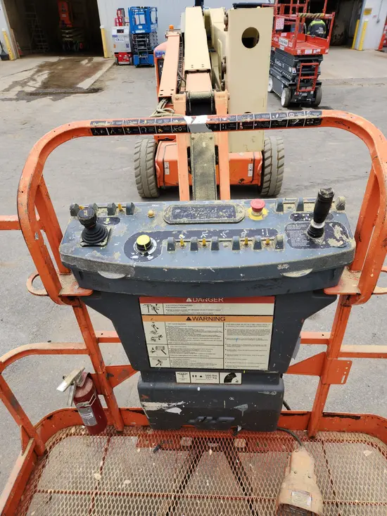 2015 JLG E450AJ Articulating Boom Lift