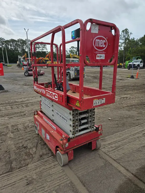 2019 MEC MICRO 19 Scissor Lift