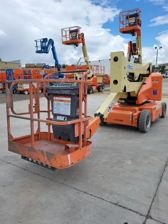 2013 JLG E400AN Articulating Boom Lift