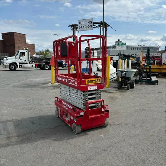 2018 MEC MICRO 19 Scissor Lift