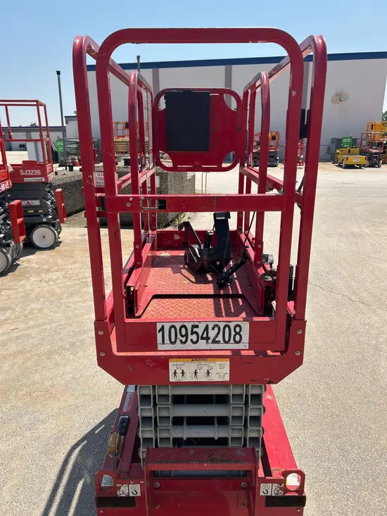 2019 MEC MICRO 19 Scissor Lift