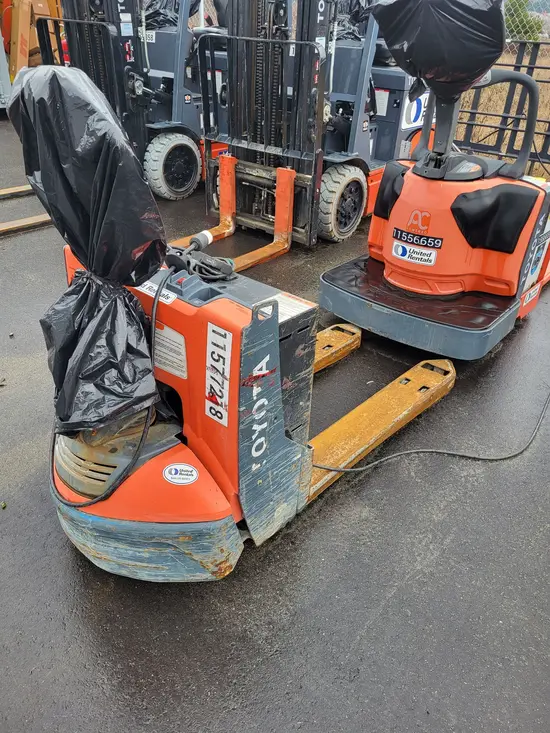 2022 Toyota 8HBW23 Jack