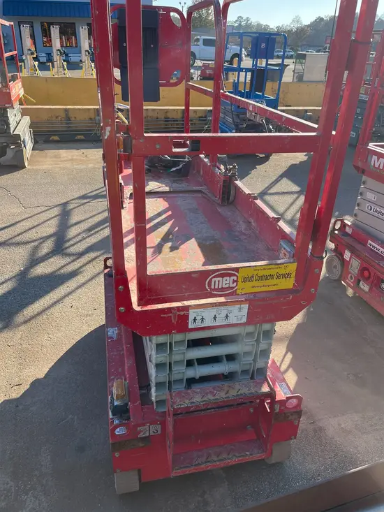 2018 MEC MICRO 19 Scissor Lift
