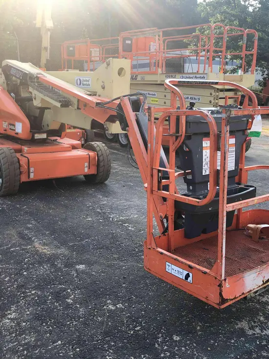 2013 JLG E450AJ Articulating Boom Lift