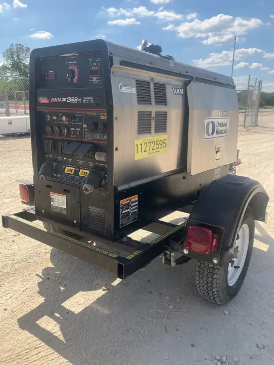 2021 Lincoln Electric VANTAGE 322 Welder