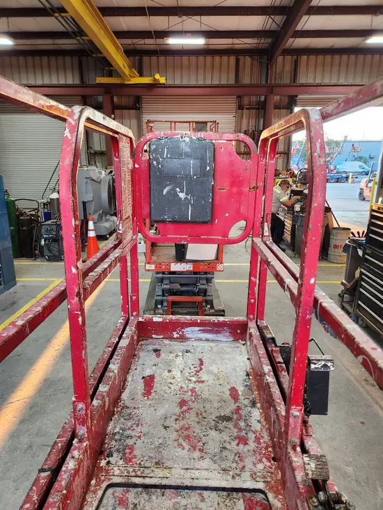 2018 MEC MICRO 19 Scissor Lift