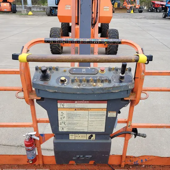 2015 JLG 800AJ Articulating Boom Lift