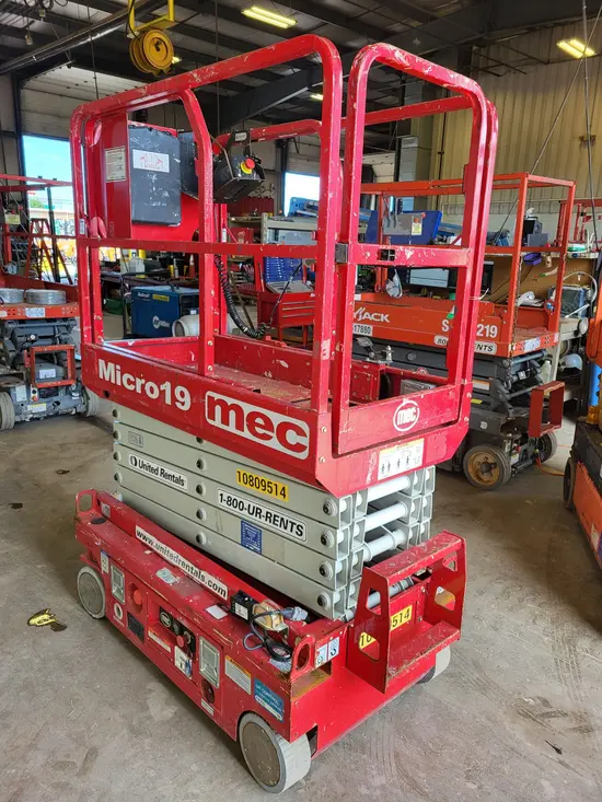 2018 MEC MICRO 19 Scissor Lift