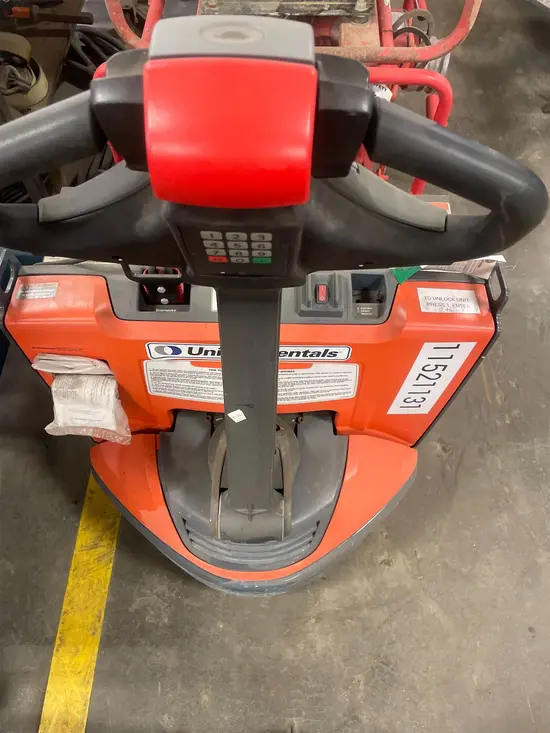 2022 Toyota 8HBW23 Jack
