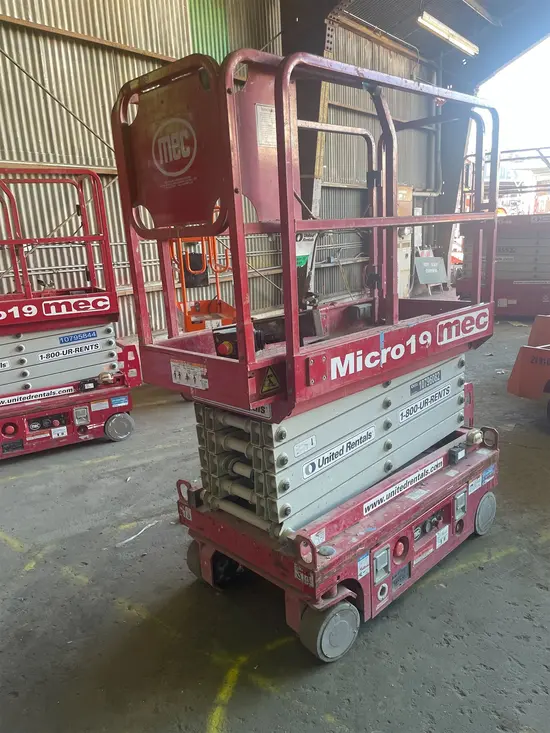 2018 MEC MICRO 19 Scissor Lift
