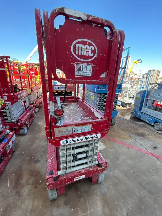 2018 MEC MICRO 19 Scissor Lift
