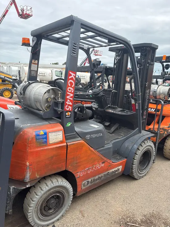 2018 Toyota 8FGU25 Warehouse Forklift
