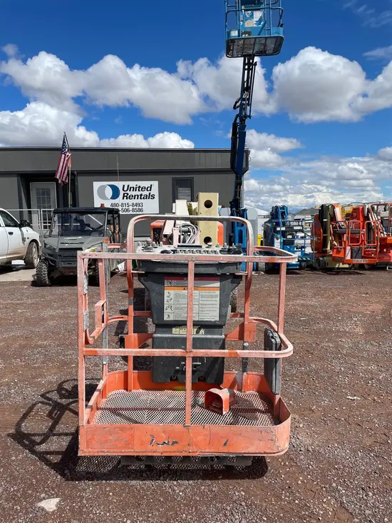 2014 JLG E400AJPN Articulating Boom Lift