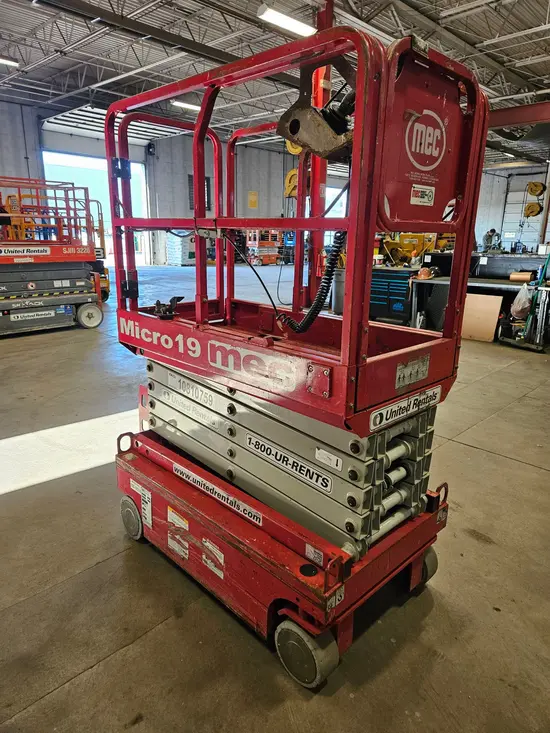 2018 MEC MICRO 19 Scissor Lift