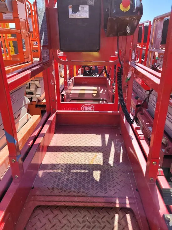2018 MEC MICRO 19 Scissor Lift