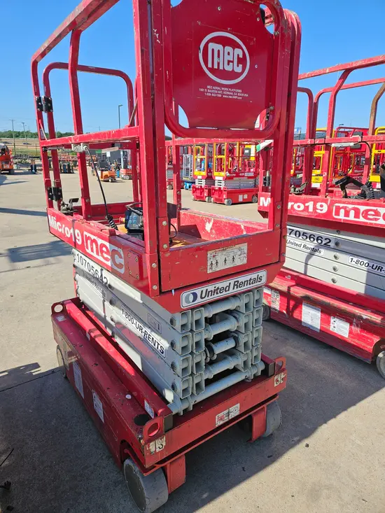 2018 MEC MICRO 19 Scissor Lift