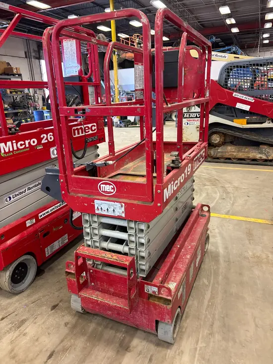 2018 MEC MICRO 19 Scissor Lift