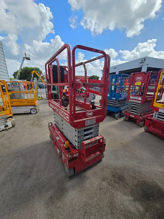 2018 MEC MICRO 19 Scissor Lift