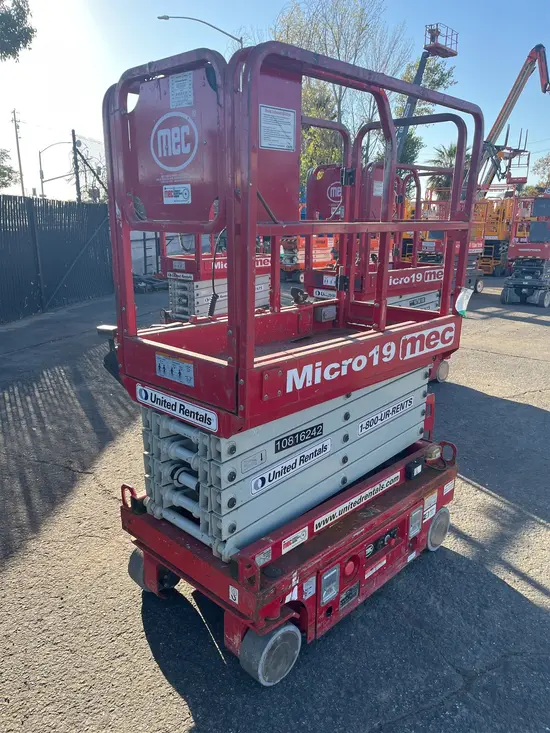 2018 MEC MICRO 19 Scissor Lift