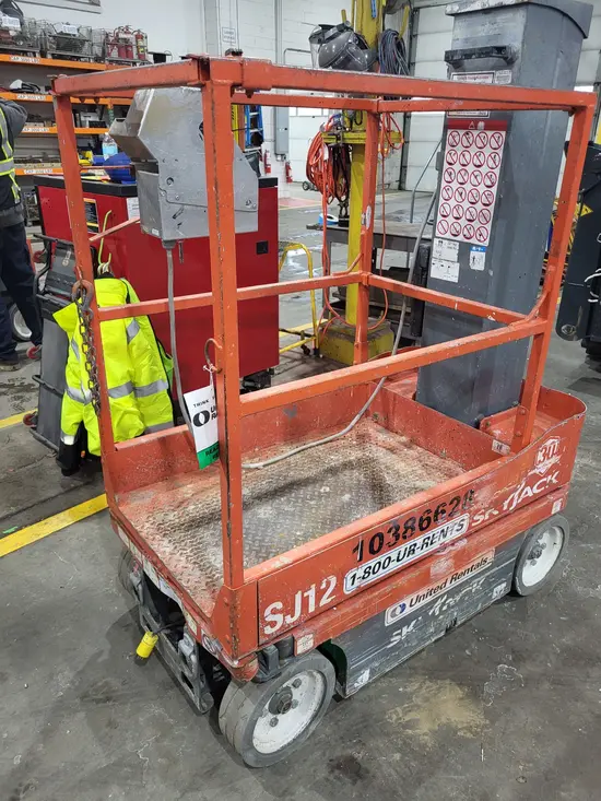2015 Skyjack SJ12 Self-Propelled One-Person Lift