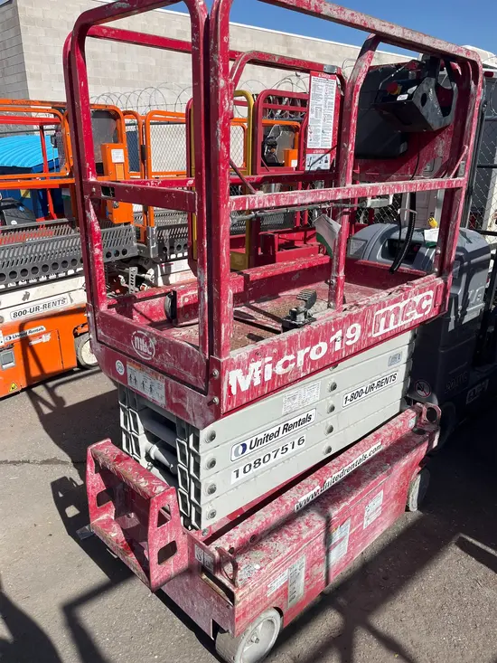 2018 MEC MICRO 19 Scissor Lift