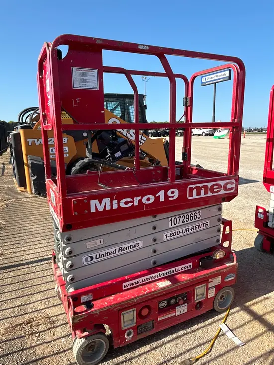 2018 MEC MICRO 19 Scissor Lift