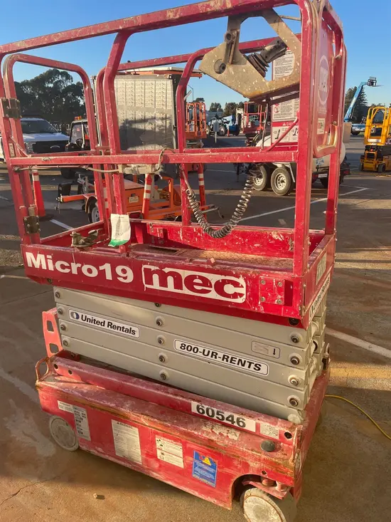 2018 MEC MICRO 19 Scissor Lift