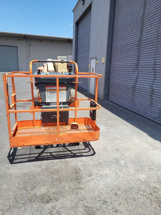 2014 JLG E450AJ Articulating Boom Lift